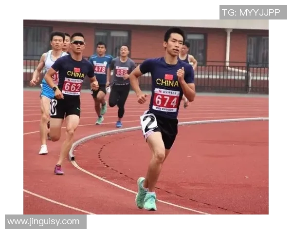 重庆足球队在钻石联赛中的拼搏历程与荣耀时刻回顾