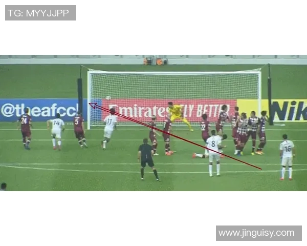 足坛明星引领风潮 揭秘球场背后的故事与荣耀瞬间